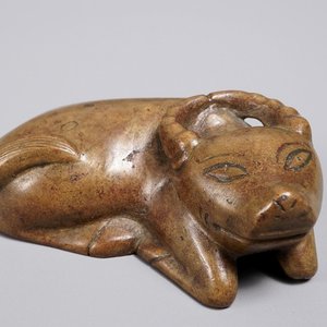 Un presse-papiers en bronze en forme de buffle, Chine, 18/19ème — photo 1