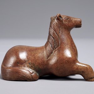Un presse-papiers en bronze en forme de cheval couché, Chine, 19/20ème — photo 3