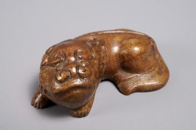 Un presse-papiers en bronze en forme de lion bouddhiste ou Shishi, Chine, 18/19ème