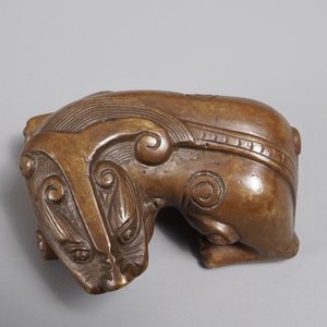 Un presse-papiers en bronze en forme de lion bouddhiste ou Shishi, Chine, 18/19ème — photo 7