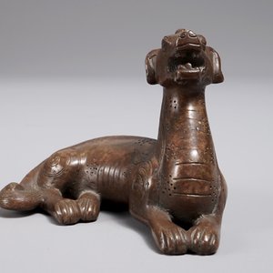 Un presse-papiers en bronze en forme de pixiu, Chine, 18/19ème — photo 3