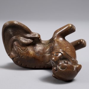 Un presse-papiers en bronze en forme de qilin, Chine, 18/19ème — photo 7