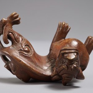 Un presse-papiers en bronze en forme de qilong, Chine, 18/19ème — photo 7