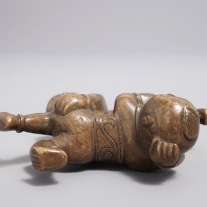 Un presse-papiers en bronze en forme d'une paire de garçons luttants, Chine, 18/19ème — photo 6