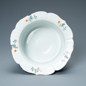 Un rafraîchissoir en porcelaine pâte tendre à décor Kakiemon, Chantilly, France, 18ème — photo 6