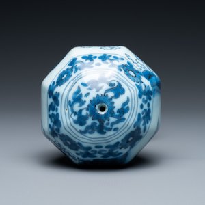 Un rare porte-perruque d'enfant en faïence de Delft en bleu et blanc à décor chinois, fin du 17ème — photo 6
