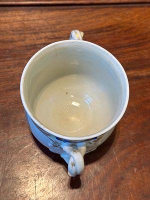 Un rare sucrier couvert, une tasse et une soucoupe en porcelaine de Chine famille rose de Canton, 19ème — photo 24