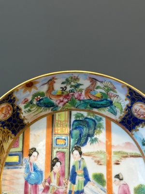 Un rare sucrier couvert, une tasse et une soucoupe en porcelaine de Chine famille rose de Canton, 19ème — photo 5