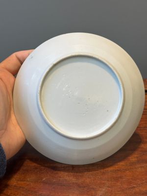 Un rare sucrier couvert, une tasse et une soucoupe en porcelaine de Chine famille rose de Canton, 19ème — photo 7