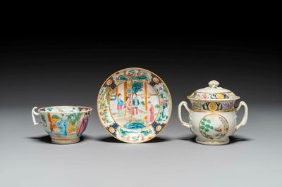 Un rare sucrier couvert, une tasse et une soucoupe en porcelaine de Chine famille rose de Canton, 19ème