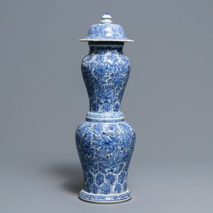 Un rare vase couvert en porcelaine de Chine bleu et blanc, Kangxi — photo 4