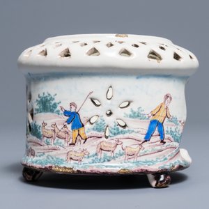 Un réchaud en faïence polychrome de Delft à décor pastoral, fin du 18ème — photo 2
