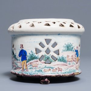 Un réchaud en faïence polychrome de Delft à décor pastoral, fin du 18ème — photo 5