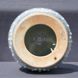 Un repose-bras en forme de tambour en porcelaine de Chine bleu et blanc, Qianlong — photo 11