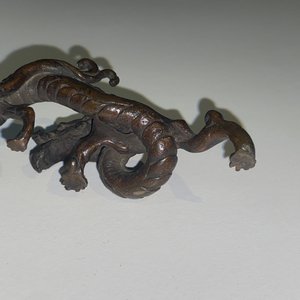 Un repose-pinceaux en forme de dragons en bronze, Chine, Yuan/Ming — photo 20