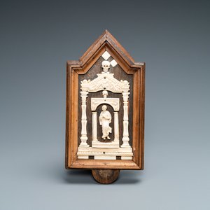Un retable à la Vierge en ivoire monté sur bois, 17/18ème — photo 1