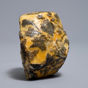 Un rocher à décor d'un paysage en pierre à savon de Shoushan sculptée, Chine, 19/20ème — photo 5