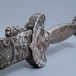 Un sabre chinois en argent incrusté de corail, lapis lazuli et turquoise, 19ème — photo 9