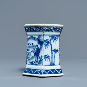 Un saleron en porcelaine de Chine bleu et blanc, époque Transition — photo 3
