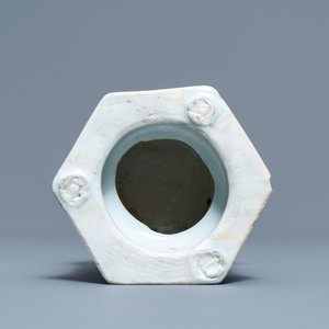 Un saleron en porcelaine de Chine bleu et blanc, époque Transition — photo 7