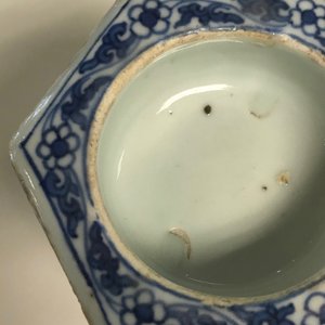 Un saleron en porcelaine de Chine bleu et blanc, époque Transition — photo 8