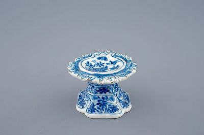 Un saleron en porcelaine de Chine bleu et blanc pour l'export, Kangxi