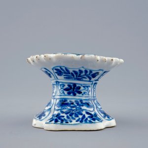 Un saleron en porcelaine de Chine bleu et blanc pour l'export, Kangxi — photo 4