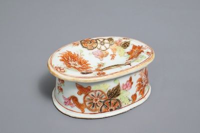 Un saleron en porcelaine de Chine famille rose à décor 'feuilles de tabac', Qianlong