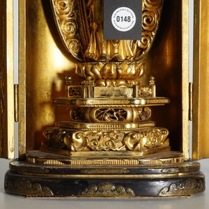 Un sanctuaire miniature "Zushi" en bois laqué et doré au Bouddha debout sur un trône de lotus, Edo, 17/18ème — photo 14