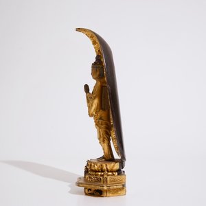 Un sanctuaire miniature "Zushi" en bois laqué et doré au Bouddha debout sur un trône de lotus, Edo, 17/18ème — photo 10