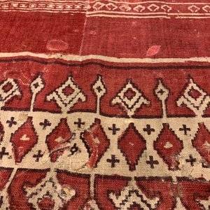 Un sari rituel en ikat patola pour l'Indonésie aux tampons de la Compagnie des Indes, Gujarat, Inde, 17ème — photo 25