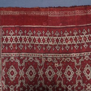 Un sari rituel en ikat patola pour l'Indonésie aux tampons de la Compagnie des Indes, Gujarat, Inde, 17ème — photo 7
