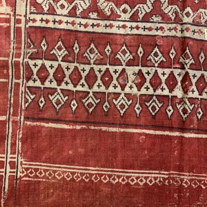 Un sari rituel en ikat patola pour l'Indonésie aux tampons de la Compagnie des Indes, Gujarat, Inde, 17ème — photo 9