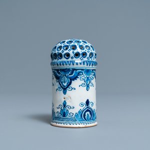 Un saupoudroir en faïence de Delft en bleu et blanc, 18ème — photo 3