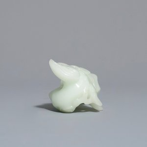Un sceptre ruyi en jade céladon sculpté, Chine, 19/20ème — photo 5