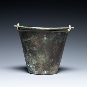 Un seau ou 'situla' en bronze, Empire byzantin ou romain d'Orient, 9/10ème — photo 4