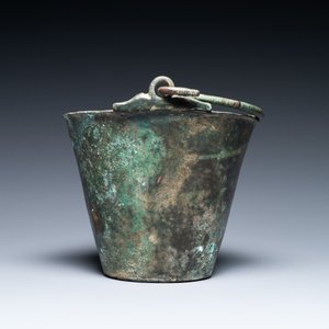Un seau ou 'situla' en bronze, Empire byzantin ou romain d'Orient, 9/10ème — photo 5