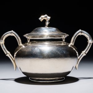 Un service à thé à trois pièces en argent chinois, marque de Hung Chong, Shanghai, vers 1900 — photo 14