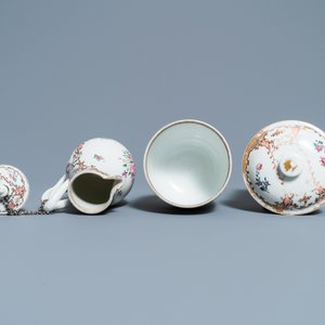 Un service à thé de 12 pièces en porcelaine de Chine famille rose pour le marché européen, Qianlong — photo 14