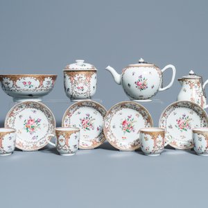 Un service à thé de 12 pièces en porcelaine de Chine famille rose pour le marché européen, Qianlong — photo 2