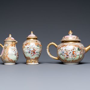Un service à thé de 18 pièces en porcelaine de Chine famille rose à décor d'une chasse aux lapins, Qianlong — photo 9