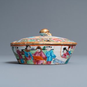 Un service à thé de 19 pièces en porcelaine de Chine famille rose de Canton, 19ème — photo 6