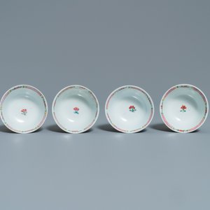 Un service à thé de 27 pièces en porcelaine de Chine famille rose à décor de paysages, Yongzheng/Qianlong — photo 14