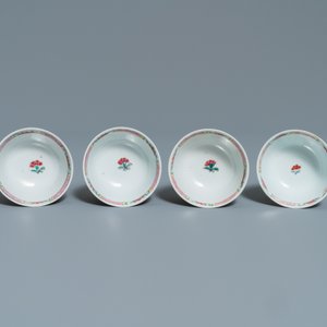 Un service à thé de 27 pièces en porcelaine de Chine famille rose à décor de paysages, Yongzheng/Qianlong — photo 20