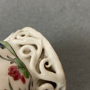 Un service à thé de 27 pièces en porcelaine de Chine famille rose à décor de paysages, Yongzheng/Qianlong — photo 34