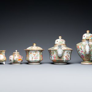 Un service à thé de 27 pièces en porcelaine de Chine famille rose de Canton armoriée aux armes d'Ormiston pour le marché écossais, 19ème — photo 6