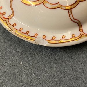 Un service à thé de 30 pièces en porcelaine de Chine rouge de fer et doré à décor de papillons, Qianlong — photo 24