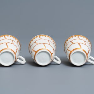 Un service à thé de 30 pièces en porcelaine de Chine rouge de fer et doré à décor de papillons, Qianlong — photo 10