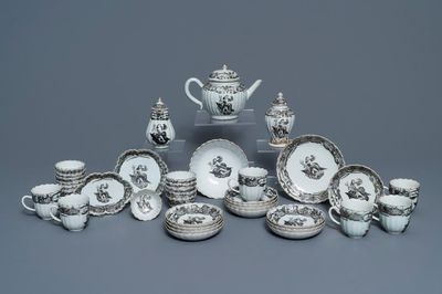 Un service à thé de 37 pièces en porcelaine de Chine grisaille à décor de Jupiter, Qianlong