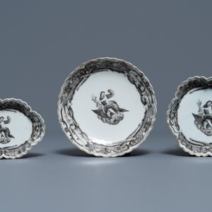Un service à thé de 37 pièces en porcelaine de Chine grisaille à décor de Jupiter, Qianlong — photo 2